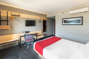 A television and/or entertainment centre at City Express by Marriott Tuxpan