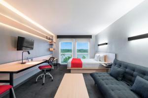 A bed or beds in a room at City Express by Marriott Tuxpan