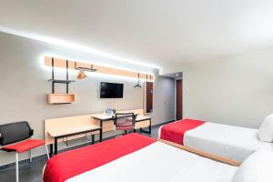 A bed or beds in a room at City Express by Marriott Tuxpan