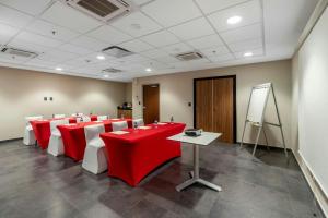 The business area and/or conference room at City Express by Marriott Tuxpan