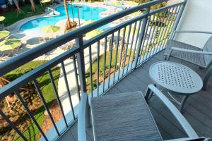 Bazén v ubytování SpringHill Suites Orange Beach at The Wharf nebo v jeho okolí