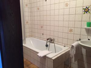 Koupelna v ubytování Gasthof Fruhstorfer + 9 fotografií