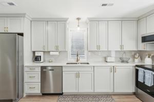 Gallery image of Coastal Charm Near Edisto Beach in Edisto Island +20 photos