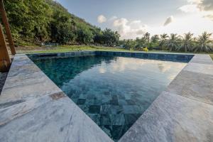 Piscina a Soleil Couchant o a prop