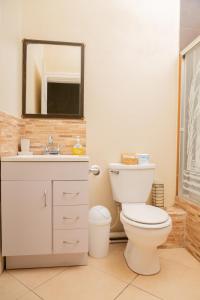 Koupelna v ubytování La Gentillesse Apartments - Modern, Comfortable and Quiet + 22 fotografií