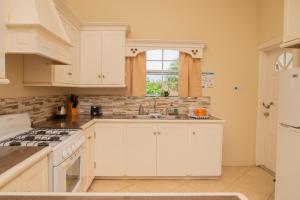 Nhà bếp/bếp nhỏ tại La Gentillesse Apartments - Modern, Comfortable and Quiet