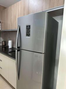 un frigorifero in acciaio inossidabile in cucina di Lily Nest De Boracay a Boracay