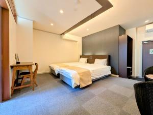 Postel nebo postele na pokoji v ubytování Kanazawa Station Hotel + 37 fotografií