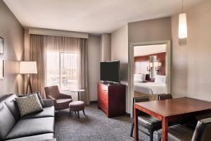 Televiisor ja/või meelelahutuskeskus majutusasutuses Residence Inn by Marriott Phoenix Gilbert