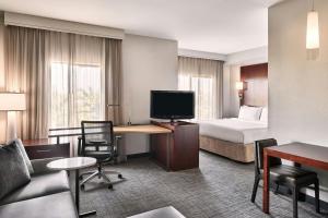 Televiisor ja/või meelelahutuskeskus majutusasutuses Residence Inn by Marriott Phoenix Gilbert