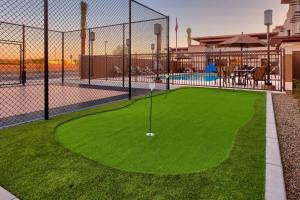 Bazén v ubytování Residence Inn by Marriott Phoenix Gilbert nebo v jeho okolí