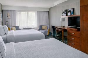 Ένα ή περισσότερα κρεβάτια σε δωμάτιο στο Courtyard by Marriott Paramus