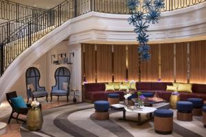 Posezení v ubytování Renaissance Paris La Defense Hotel