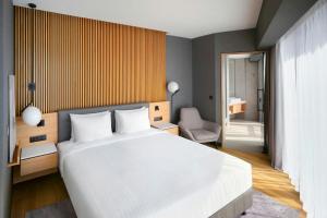 AC Hotel by Marriott Split客房内的一张或多张床位