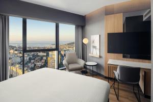 AC Hotel by Marriott Split的电视和/或娱乐中心