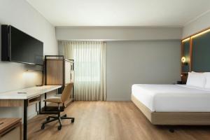 Postel nebo postele na pokoji v ubytování Courtyard by Marriott Lima Miraflores
