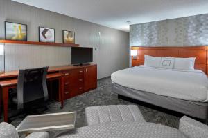 Postel nebo postele na pokoji v ubytování Courtyard by Marriott Eugene Springfield
