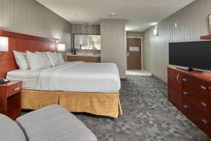 TV a/nebo společenská místnost v ubytování Courtyard by Marriott Eugene Springfield