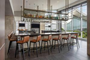 Kuchyň nebo kuchyňský kout v ubytování AC Hotel by Marriott Pittsburgh Downtown