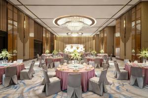 Veitingastaður eða matsölustaður á Courtyard by Marriott Hong Kong Sha Tin +37 myndir