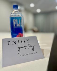 Πιστοποιητικό, βραβείο, πινακίδα ή έγγραφο που προβάλλεται στο Modern Griffith Apartment