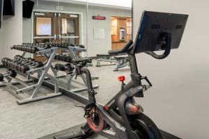 Fitness centrum a/nebo fitness zařízení v ubytování Courtyard by Marriott Denver Golden/Red Rocks