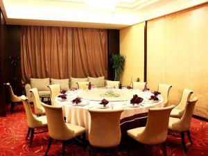 Χώρος καθιστικού στο Dongguan Royal Metropolitan Hotel +26 φωτογραφίες