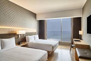 Rúm í herbergi á AC Hotel by Marriott Lima Miraflores