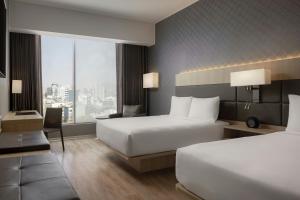 Rúm í herbergi á AC Hotel by Marriott Lima Miraflores