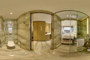 Renaissance Lucknow Hotel, Gomti Nagar的一间浴室