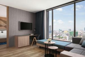 TV a/nebo společenská místnost v ubytování Courtyard by Marriott Phnom Penh
