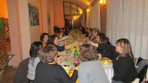 
a large group of people sitting around a table at Hotel Al Palazzetto Set Fair in Ospedaletto dʼAlpinolo
