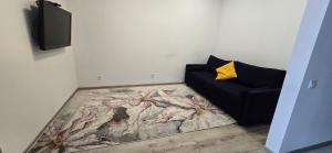 a living room with a couch and a rug at Порт сіті,Там Там,Автостанція in Luts'k