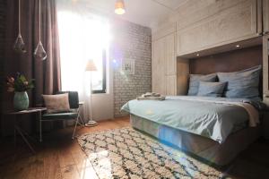 a bedroom with a large bed and a window at Libertine Lindenberg in Frankfurt/Main