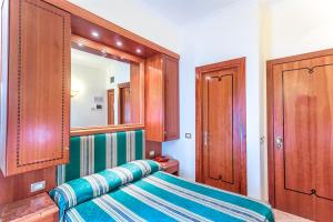 Postel nebo postele na pokoji v ubytování Raeli Hotel Lazio