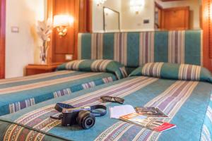 Postel nebo postele na pokoji v ubytování Raeli Hotel Lazio