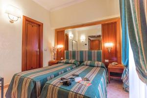 Postel nebo postele na pokoji v ubytování Raeli Hotel Lazio