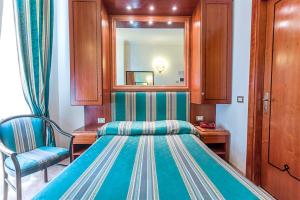 Postel nebo postele na pokoji v ubytování Raeli Hotel Lazio