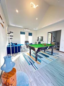 Biliár nebo kulečník v ubytování บ้านบลูสกาย POOL VILLA Cha-am