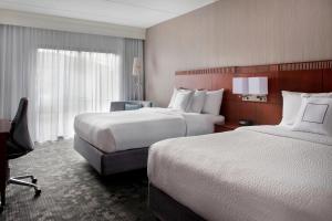 Posteľ alebo postele v izbe v ubytovaní Courtyard by Marriott Fishkill