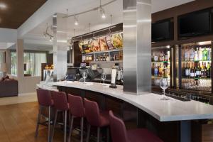 Lounge nebo bar v ubytování Courtyard by Marriott Fishkill
