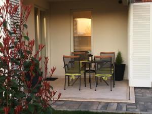 Patio alebo iná vonkajšia časť ubytovania Momentum Apartment