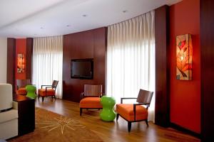 Zona d'estar a Courtyard by Marriott Port of Spain