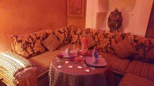 A seating area at Riad Jenaï L'Authentique