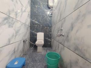 Ένα μπάνιο στο Hotel DIVYA DARSHAN