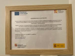 Certyfikat, podpis lub inny dokument wystawiony w obiekcie Apartamento La Muralla parking gratis