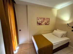 Postel nebo postele na pokoji v ubytování Toprak Apart Otel