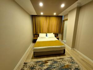Postel nebo postele na pokoji v ubytování Toprak Apart Otel