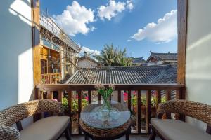 Μπαλκόνι ή βεράντα στο Quiet Garden Inn Lijiang Old Town Branch