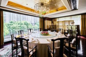 Restaurace v ubytování Renaissance Shanghai Pudong Hotel